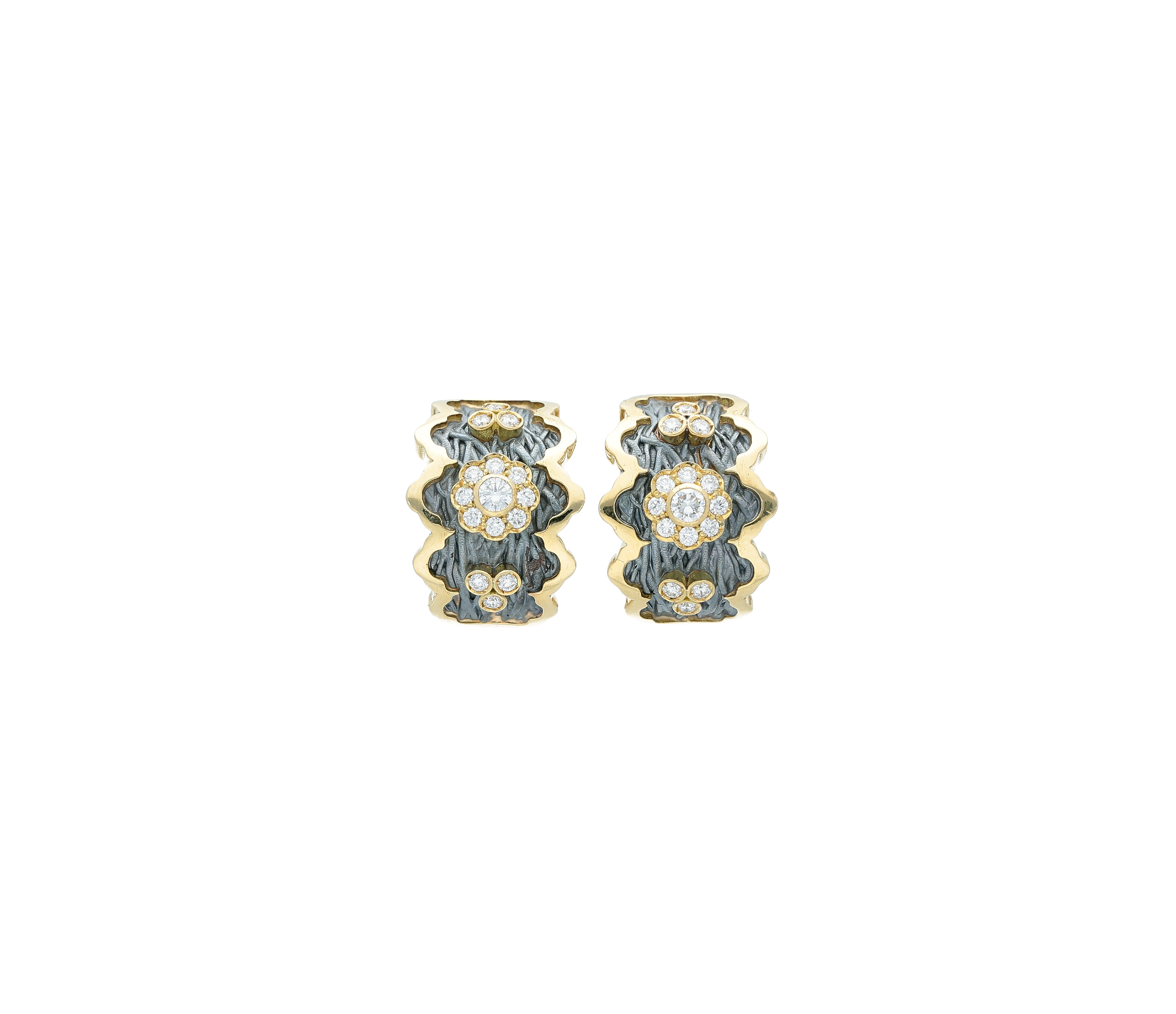 Roots Collection Flower design earrings in yellow gold 18kt and oxidized silver with diamonds