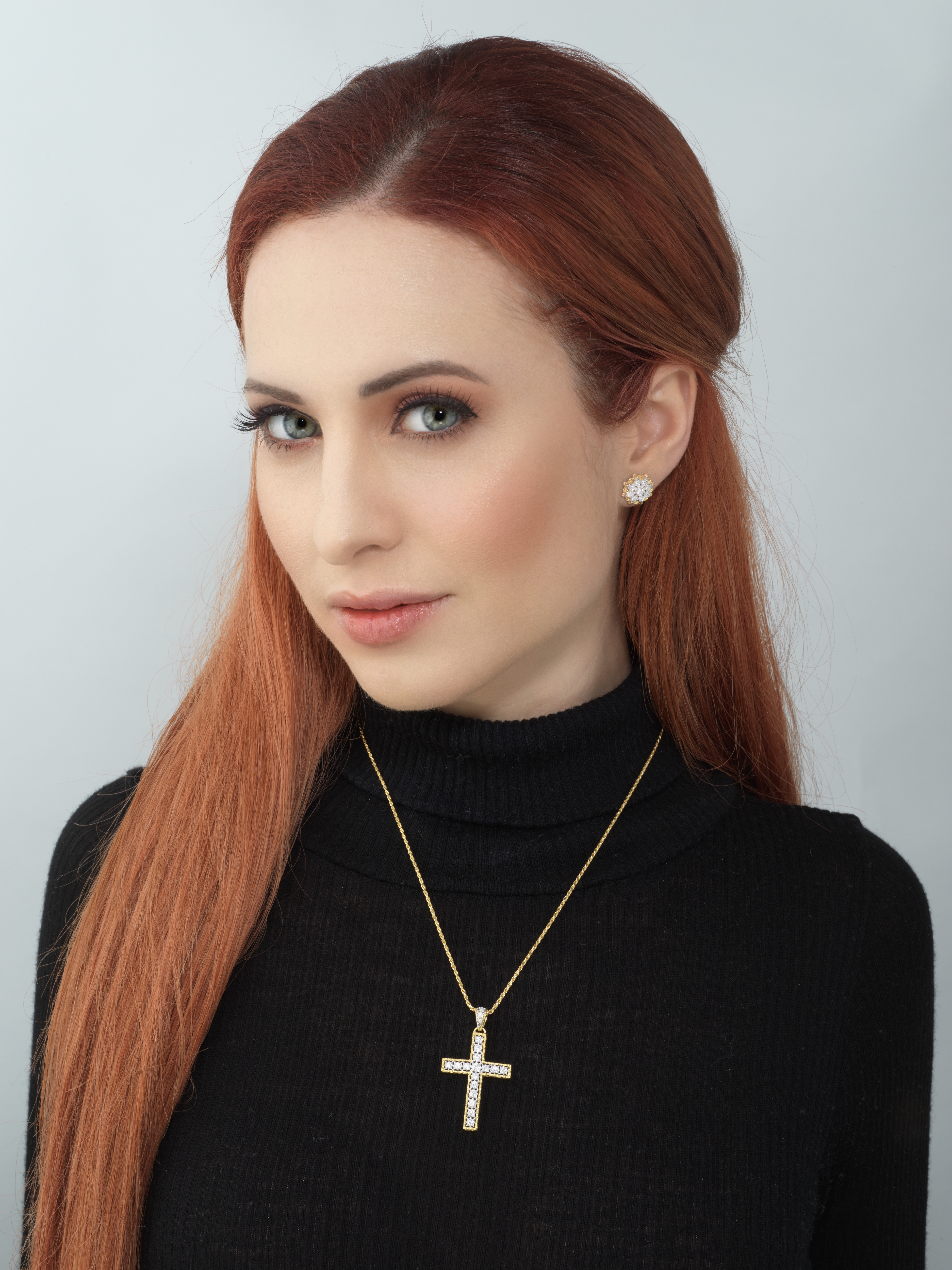 Florentine renaissance inspired cross necklace in 18kt gold and