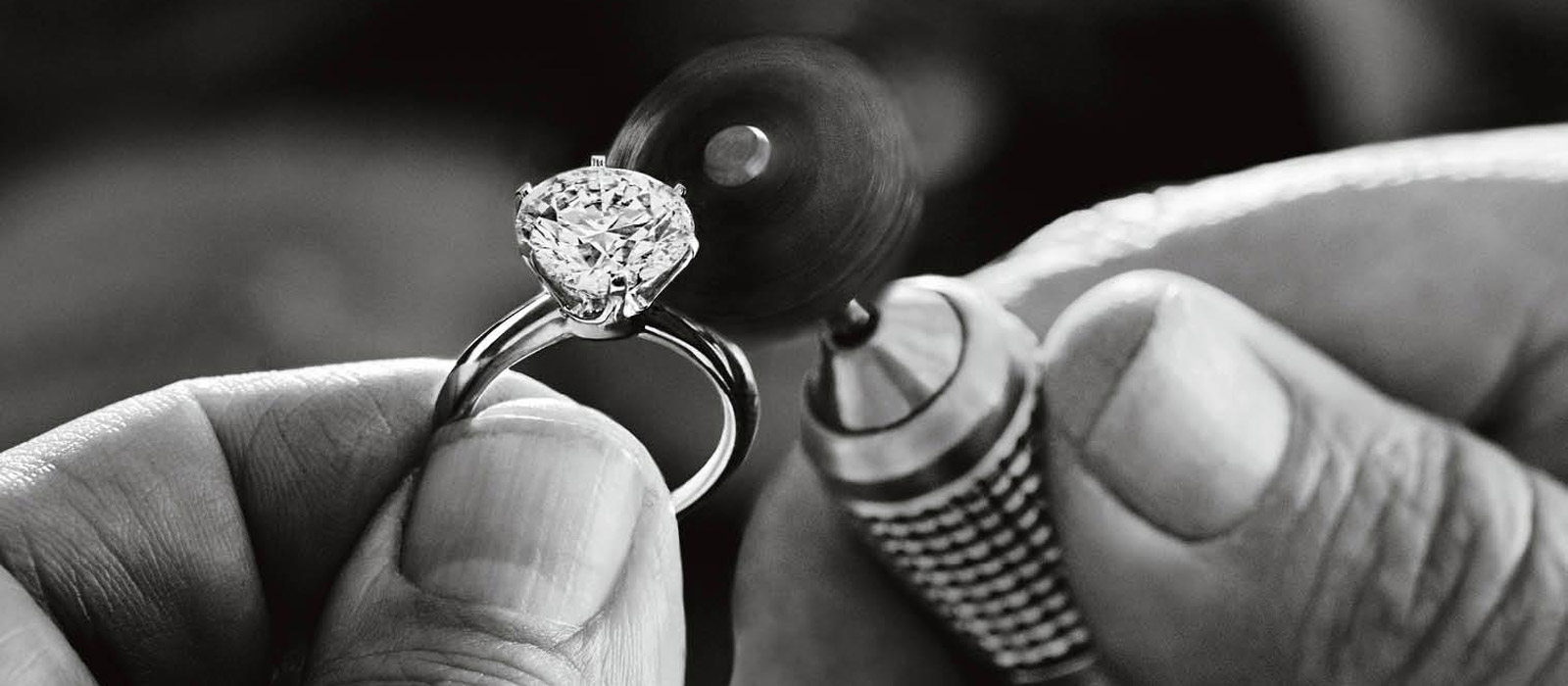 jeane saade - florence jewellery working - ring macro